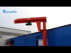 Grue à flèche robuste, rotation à 360° et capacité de charge jusqu'à 5 tonnes