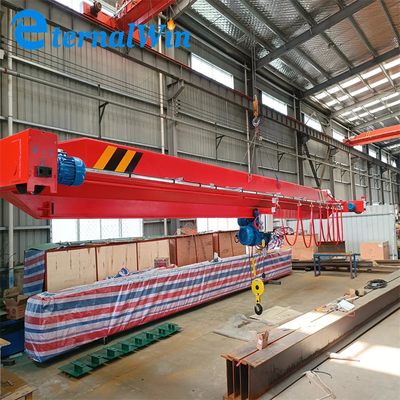 Machine de grue hauteur de levage personnalisée avec source d'alimentation 380V et commande pendante / télécommande
