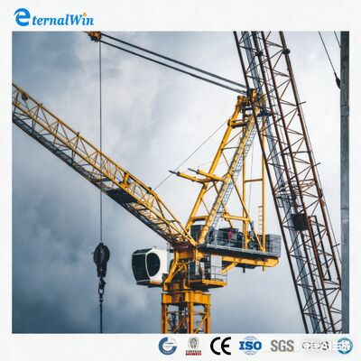 Grue à tour à flèche relevable à montage automatique avec protection contre les surcharges et télécommande pour chantiers de construction