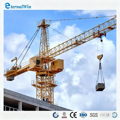 Grue de tour d'escalade. Grue de levage lourd pour projet de super-hautes constructions.
