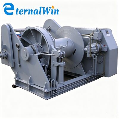 Un treuil marin résistant à l'eau salée. Un treuil hydraulique pour le port, les barges et les yachts.